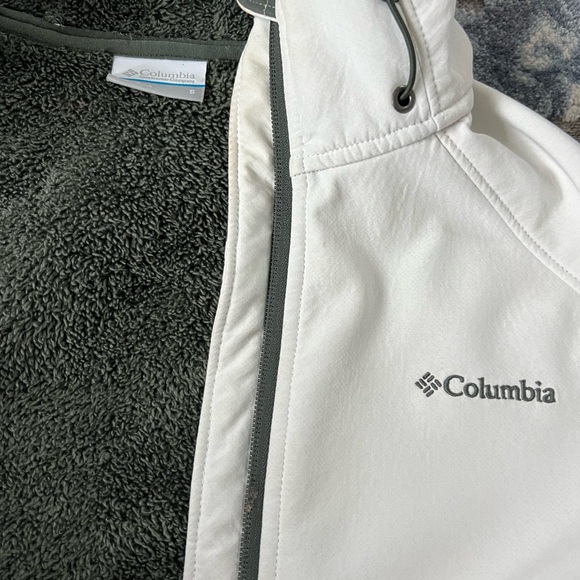 Columbia Hooded Jacket - Picture 3 of 4